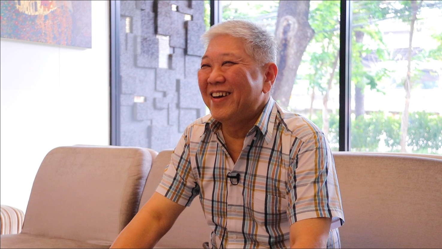 ประสบการณ์การรักษาอาการปวดหลังเรื้อรังมานานกว่า 4 ปี ของคุณสมชาย ด้วยการเจาะรูส่องกล้อง Endoscope รักษาโรคหมอนรองกระดูกทับเส้นประสาท ด้วยเทคนิค PSLD ที่โรงพยาบาลเอส สไปน์ โรงพยาบาลเฉพาะทางด้านกระดูกสันหลัง ที่สามารถเดินได้ทันทีหลังการรักษา และฟื้นตัวอย่างรวดเร็ว